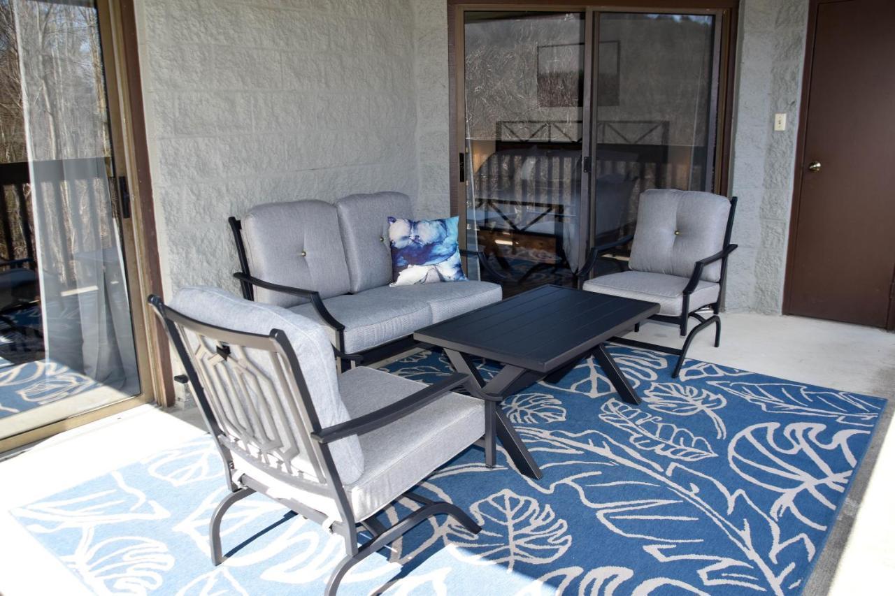 Апартаменти Cozy Mountain Getaway! Mountain Views! 2 Bed, 2 Bath, Sleeps 6 Гатлінбург Екстер'єр фото